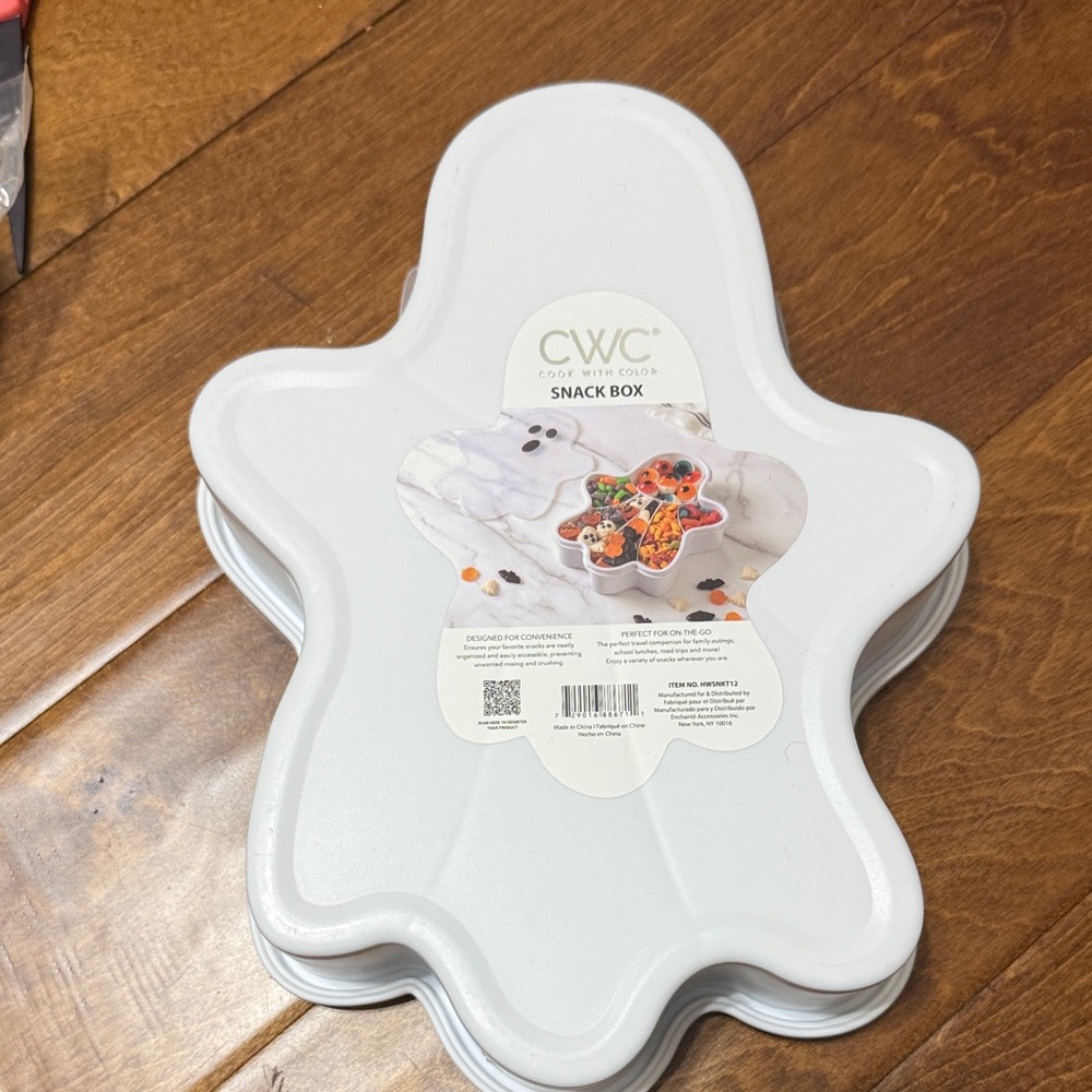 NWT CWC Ghost-Shaped White Snack Box - Picture 2 of 2